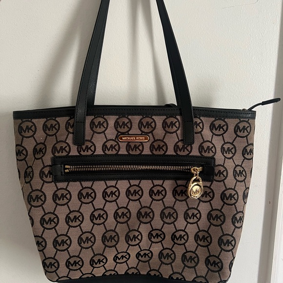 Michael Kors Handbags - Michael Kors Signature Tan and Black Tote